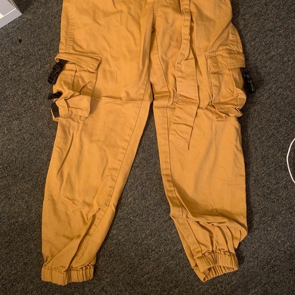 Forever 21 Cargo Pants - Picture 2 of 4